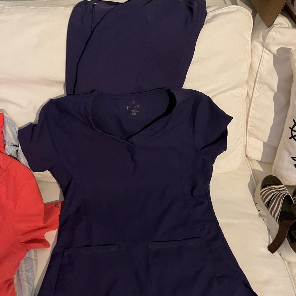 Women’s size small purple scrub set jogger style pants